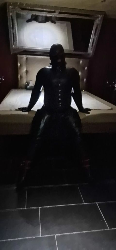 Bizarr Pose
