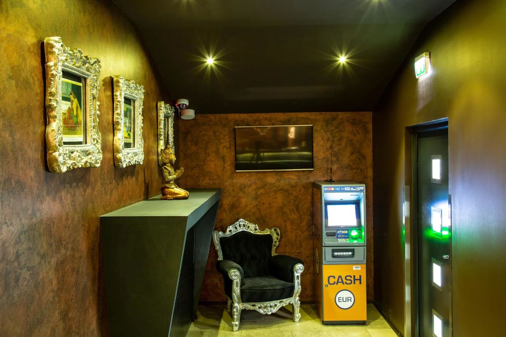Eingang mit ATM