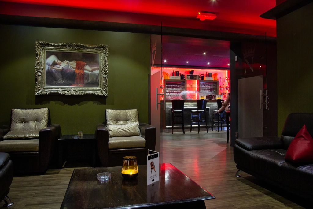 Lounge mit Blick zur Bar